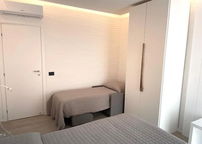 Like At - Boutique A6 Sea View, Private Terrace & Pool Apartment *